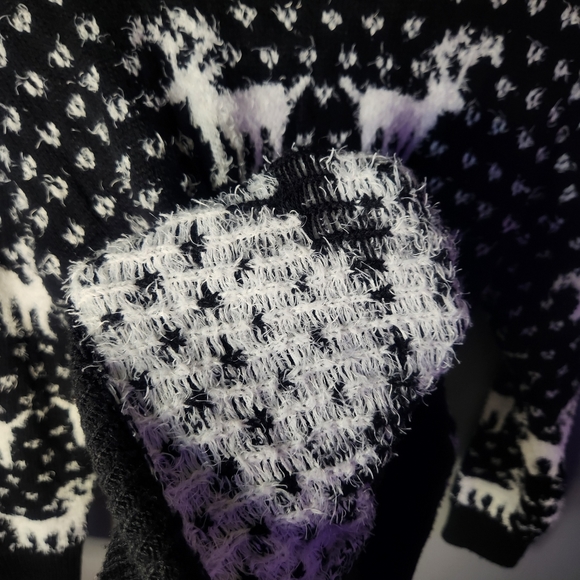 Reindeer Christmas Sweater - Picture 4 of 5